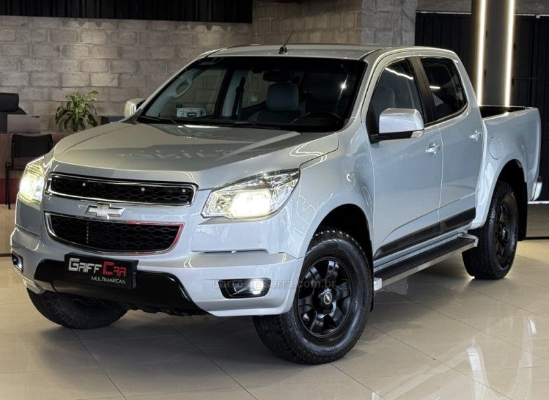 CHEVROLET S10 2.4 LT 4X2 CD 8V 2012/2013 GRIFFCAR MULTIMARCAS DOIS IRMÃOS / Carros no Vale