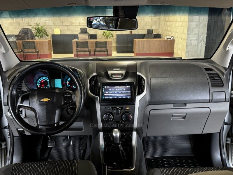 CHEVROLET S10 2.4 LT 4X2 CD 8V 2012/2013 GRIFFCAR MULTIMARCAS DOIS IRMÃOS / Carros no Vale