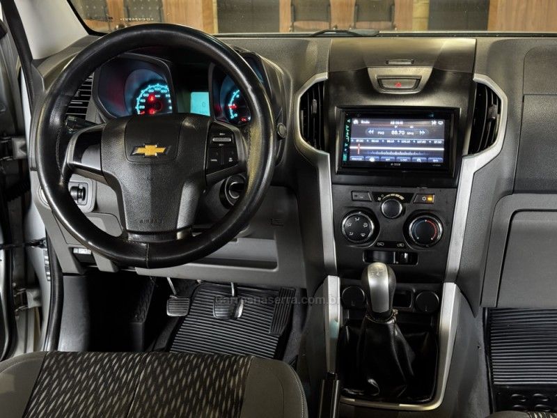 CHEVROLET S10 2.4 LT 4X2 CD 8V 2012/2013 GRIFFCAR MULTIMARCAS DOIS IRMÃOS / Carros no Vale