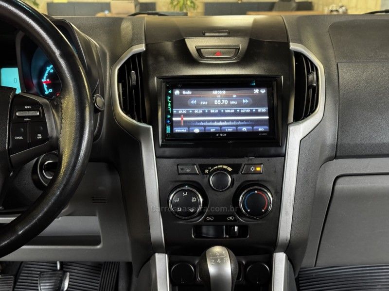 CHEVROLET S10 2.4 LT 4X2 CD 8V 2012/2013 GRIFFCAR MULTIMARCAS DOIS IRMÃOS / Carros no Vale