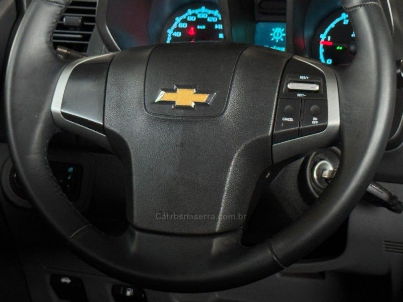 CHEVROLET S10 2.8 4X4 CD 12V TURBO INTERCOOLER 2014/2014 GRIFFCAR MULTIMARCAS DOIS IRMÃOS / Carros no Vale