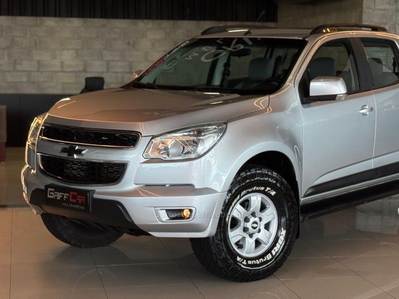 CHEVROLET S10 2.8 4X4 CD 12V TURBO INTERCOOLER 2014/2014 GRIFFCAR MULTIMARCAS DOIS IRMÃOS / Carros no Vale