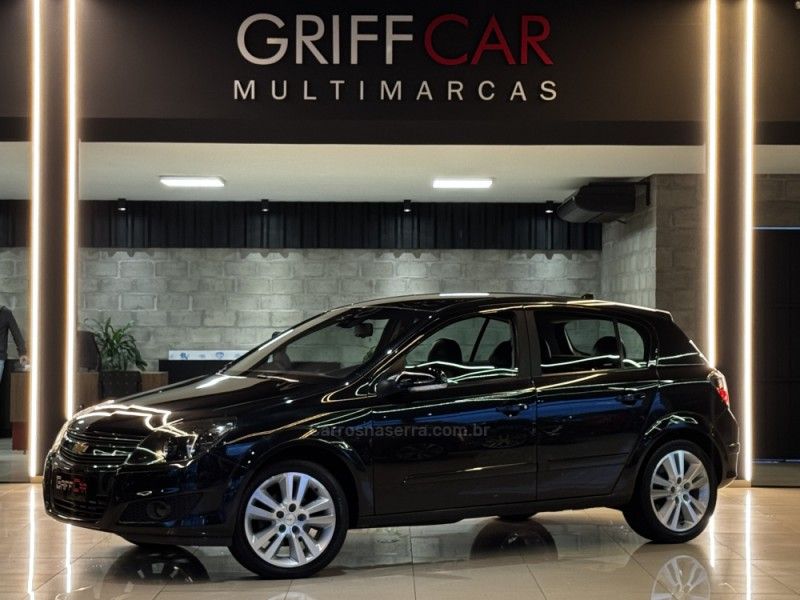 CHEVROLET VECTRA 2.0 MPFI GT HATCH 8V 2011/2011 GRIFFCAR MULTIMARCAS DOIS IRMÃOS / Carros no Vale CHEVROLET VECTRA 2.0 MPFI GT HATCH 8V 2011/2011 GRIFFCAR MULTIMARCAS DOIS IRMÃOS / Carros no Vale