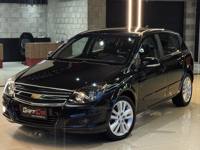 CHEVROLET VECTRA 2.0 MPFI GT HATCH 8V 2011/2011 GRIFFCAR MULTIMARCAS DOIS IRMÃOS / Carros no Vale CHEVROLET VECTRA 2.0 MPFI GT HATCH 8V 2011/2011 GRIFFCAR MULTIMARCAS DOIS IRMÃOS / Carros no Vale