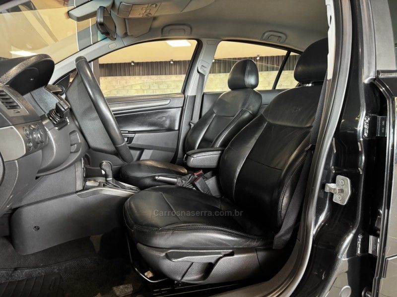 CHEVROLET VECTRA 2.0 MPFI GT HATCH 8V 2011/2011 GRIFFCAR MULTIMARCAS DOIS IRMÃOS / Carros no Vale CHEVROLET VECTRA 2.0 MPFI GT HATCH 8V 2011/2011 GRIFFCAR MULTIMARCAS DOIS IRMÃOS / Carros no Vale