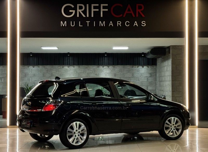 CHEVROLET VECTRA 2.0 MPFI GT HATCH 8V 2011/2011 GRIFFCAR MULTIMARCAS DOIS IRMÃOS / Carros no Vale CHEVROLET VECTRA 2.0 MPFI GT HATCH 8V 2011/2011 GRIFFCAR MULTIMARCAS DOIS IRMÃOS / Carros no Vale