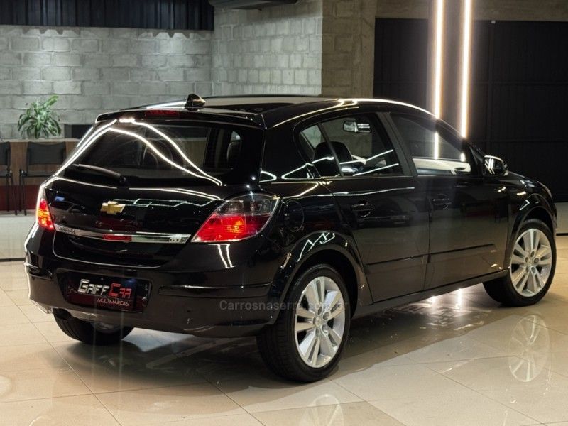 CHEVROLET VECTRA 2.0 MPFI GT HATCH 8V 2011/2011 GRIFFCAR MULTIMARCAS DOIS IRMÃOS / Carros no Vale CHEVROLET VECTRA 2.0 MPFI GT HATCH 8V 2011/2011 GRIFFCAR MULTIMARCAS DOIS IRMÃOS / Carros no Vale