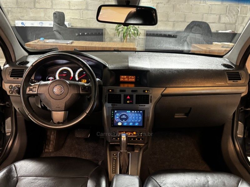 CHEVROLET VECTRA 2.0 MPFI GT HATCH 8V 2011/2011 GRIFFCAR MULTIMARCAS DOIS IRMÃOS / Carros no Vale CHEVROLET VECTRA 2.0 MPFI GT HATCH 8V 2011/2011 GRIFFCAR MULTIMARCAS DOIS IRMÃOS / Carros no Vale