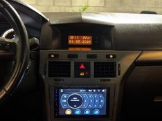 CHEVROLET VECTRA 2.0 MPFI GT HATCH 8V 2011/2011 GRIFFCAR MULTIMARCAS DOIS IRMÃOS / Carros no Vale