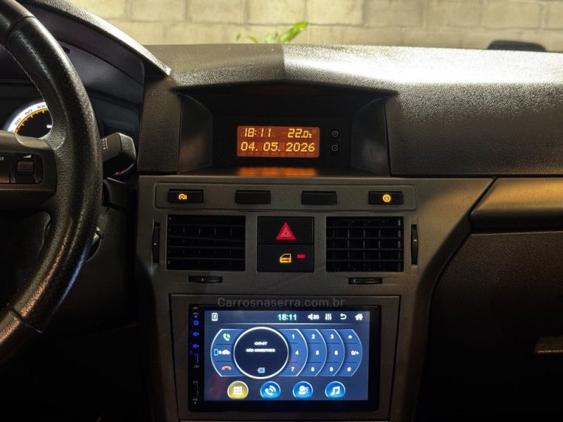 CHEVROLET VECTRA 2.0 MPFI GT HATCH 8V 2011/2011 GRIFFCAR MULTIMARCAS DOIS IRMÃOS / Carros no Vale CHEVROLET VECTRA 2.0 MPFI GT HATCH 8V 2011/2011 GRIFFCAR MULTIMARCAS DOIS IRMÃOS / Carros no Vale