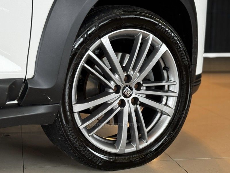 FIAT FASTBACK 1.0 200 TURBO DRIVE 2024/2024 GRIFFCAR MULTIMARCAS DOIS IRMÃOS / Carros no Vale