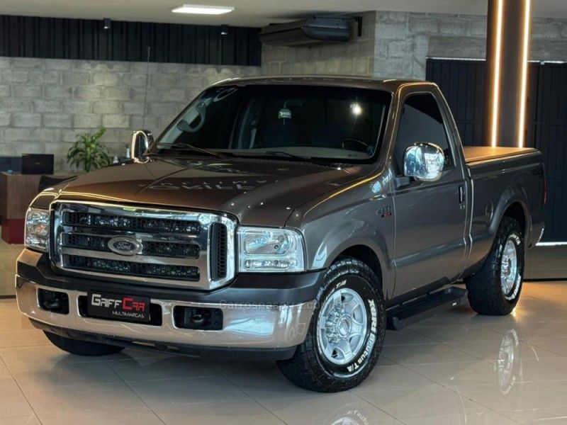 FORD F-250 4.2 XLT 4X2 CE TURBO INTERCOOLER 2001/2001 GRIFFCAR MULTIMARCAS DOIS IRMÃOS / Carros no Vale