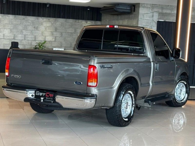 FORD F-250 4.2 XLT 4X2 CE TURBO INTERCOOLER 2001/2001 GRIFFCAR MULTIMARCAS DOIS IRMÃOS / Carros no Vale