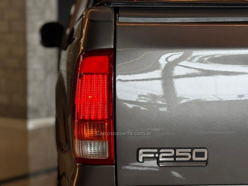 FORD F-250 4.2 XLT 4X2 CE TURBO INTERCOOLER 2001/2001 GRIFFCAR MULTIMARCAS DOIS IRMÃOS / Carros no Vale