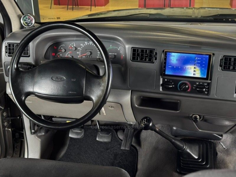 FORD F-250 4.2 XLT 4X2 CE TURBO INTERCOOLER 2001/2001 GRIFFCAR MULTIMARCAS DOIS IRMÃOS / Carros no Vale