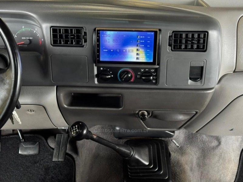 FORD F-250 4.2 XLT 4X2 CE TURBO INTERCOOLER 2001/2001 GRIFFCAR MULTIMARCAS DOIS IRMÃOS / Carros no Vale