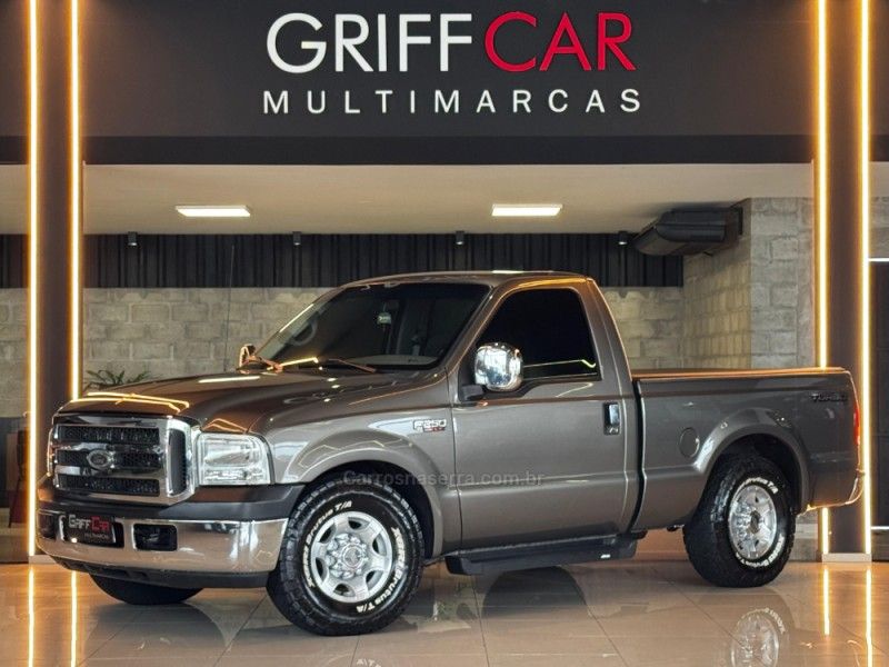 FORD F-250 4.2 XLT 4X2 CS TURBO INTERCOOLER 2001/2001 GRIFFCAR MULTIMARCAS DOIS IRMÃOS / Carros no Vale