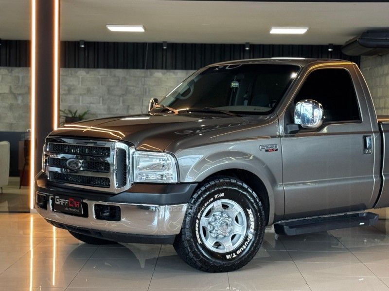 FORD F-250 4.2 XLT 4X2 CS TURBO INTERCOOLER 2001/2001 GRIFFCAR MULTIMARCAS DOIS IRMÃOS / Carros no Vale