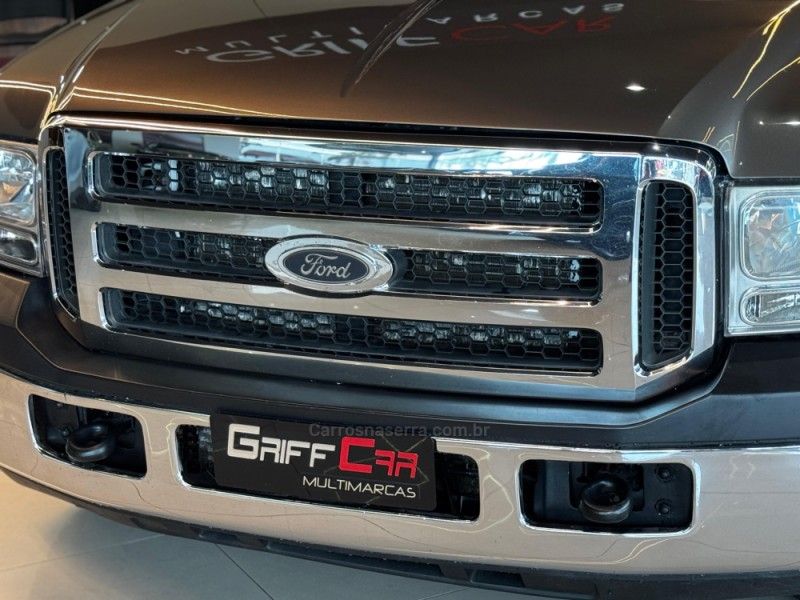 FORD F-250 4.2 XLT 4X2 CS TURBO INTERCOOLER 2001/2001 GRIFFCAR MULTIMARCAS DOIS IRMÃOS / Carros no Vale