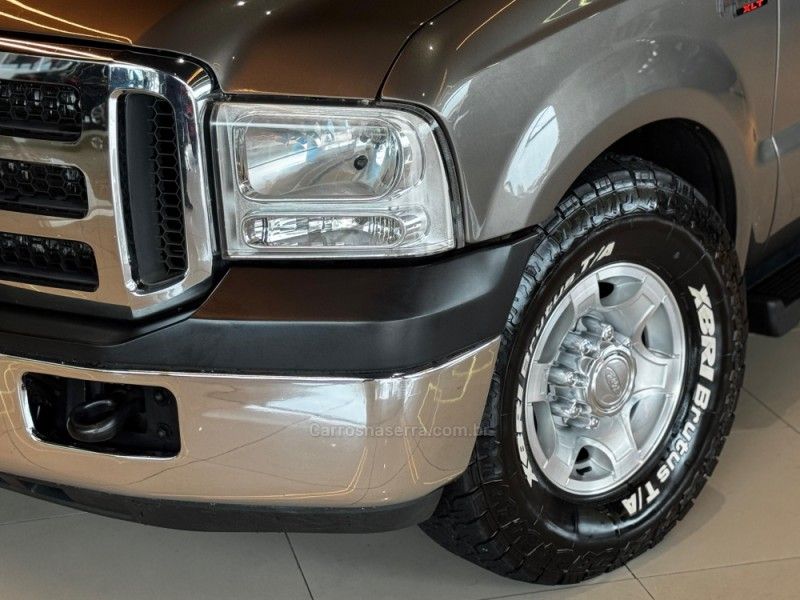FORD F-250 4.2 XLT 4X2 CS TURBO INTERCOOLER 2001/2001 GRIFFCAR MULTIMARCAS DOIS IRMÃOS / Carros no Vale