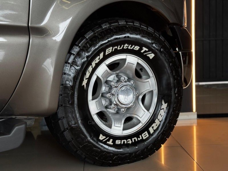 FORD F-250 4.2 XLT 4X2 CS TURBO INTERCOOLER 2001/2001 GRIFFCAR MULTIMARCAS DOIS IRMÃOS / Carros no Vale