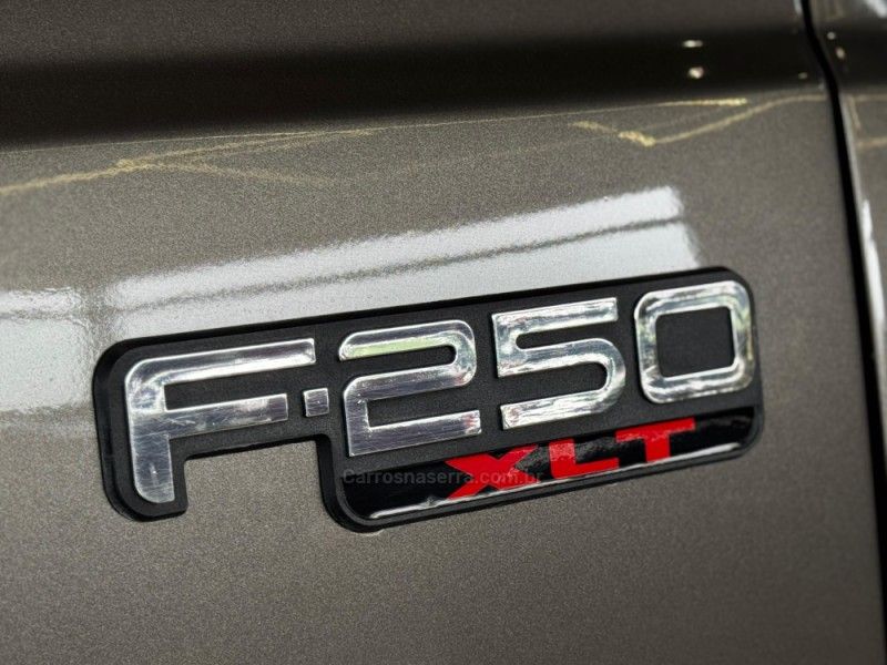 FORD F-250 4.2 XLT 4X2 CS TURBO INTERCOOLER 2001/2001 GRIFFCAR MULTIMARCAS DOIS IRMÃOS / Carros no Vale