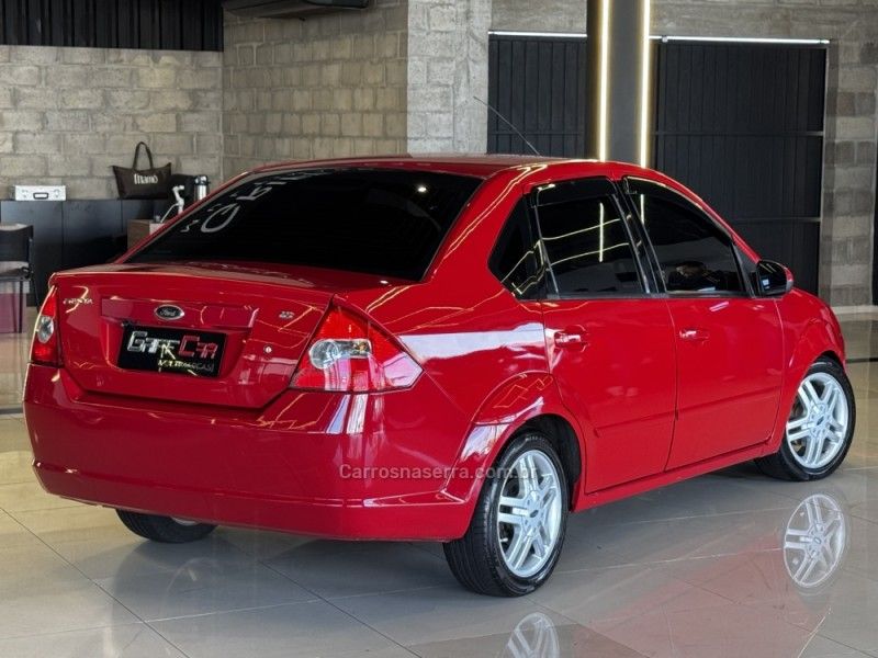 FORD FIESTA 1.6 MPI 8V 2006/2007 GRIFFCAR MULTIMARCAS DOIS IRMÃOS / Carros no Vale