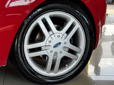 FORD FIESTA 1.6 MPI 8V 2006/2007 GRIFFCAR MULTIMARCAS DOIS IRMÃOS / Carros no Vale