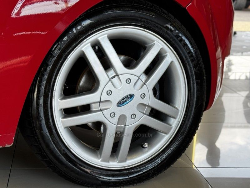 FORD FIESTA 1.6 MPI 8V 2006/2007 GRIFFCAR MULTIMARCAS DOIS IRMÃOS / Carros no Vale