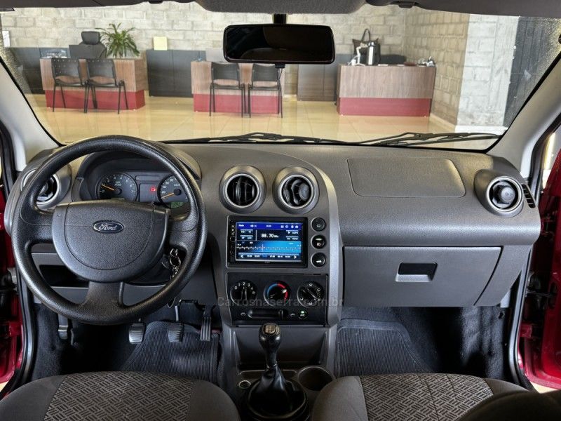 FORD FIESTA 1.6 MPI 8V 2006/2007 GRIFFCAR MULTIMARCAS DOIS IRMÃOS / Carros no Vale