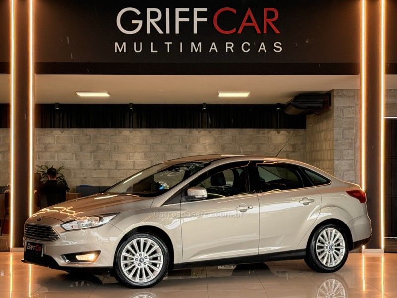 FORD FOCUS 2.0 GLX SEDAN 16V 2016/2016 GRIFFCAR MULTIMARCAS DOIS IRMÃOS / Carros no Vale
