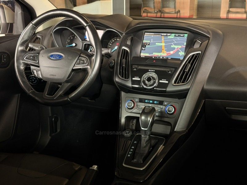 FORD FOCUS 2.0 GLX SEDAN 16V 2016/2016 GRIFFCAR MULTIMARCAS DOIS IRMÃOS / Carros no Vale