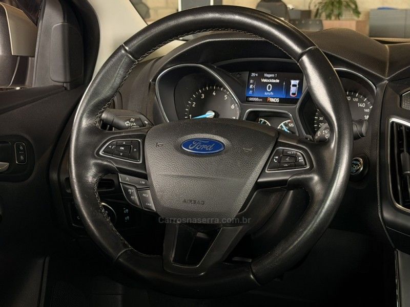 FORD FOCUS 2.0 GLX SEDAN 16V 2016/2016 GRIFFCAR MULTIMARCAS DOIS IRMÃOS / Carros no Vale