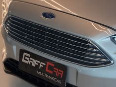 FORD FOCUS 2.0 GLX SEDAN 16V 2016/2016 GRIFFCAR MULTIMARCAS DOIS IRMÃOS / Carros no Vale