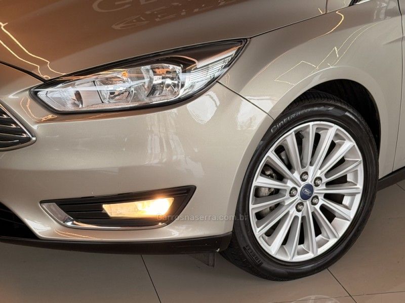 FORD FOCUS 2.0 GLX SEDAN 16V 2016/2016 GRIFFCAR MULTIMARCAS DOIS IRMÃOS / Carros no Vale