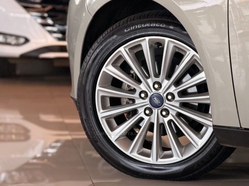 FORD FOCUS 2.0 GLX SEDAN 16V 2016/2016 GRIFFCAR MULTIMARCAS DOIS IRMÃOS / Carros no Vale