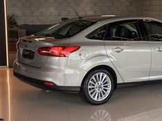 FORD FOCUS 2.0 GLX SEDAN 16V 2016/2016 GRIFFCAR MULTIMARCAS DOIS IRMÃOS / Carros no Vale