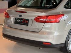FORD FOCUS 2.0 GLX SEDAN 16V 2016/2016 GRIFFCAR MULTIMARCAS DOIS IRMÃOS / Carros no Vale