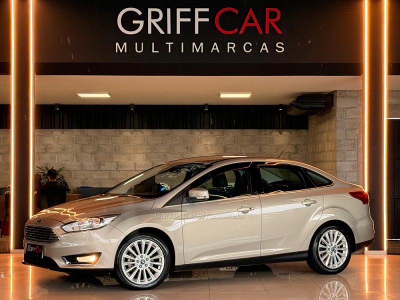 FORD FOCUS 2.0 TITANIUM PLUS SEDAN 16V 2016/2016 GRIFFCAR MULTIMARCAS DOIS IRMÃOS / Carros no Vale FORD FOCUS 2.0 TITANIUM PLUS SEDAN 16V 2016/2016 GRIFFCAR MULTIMARCAS DOIS IRMÃOS / Carros no Vale