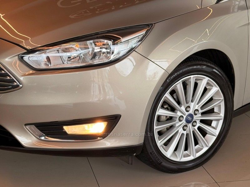 FORD FOCUS 2.0 TITANIUM PLUS SEDAN 16V 2016/2016 GRIFFCAR MULTIMARCAS DOIS IRMÃOS / Carros no Vale FORD FOCUS 2.0 TITANIUM PLUS SEDAN 16V 2016/2016 GRIFFCAR MULTIMARCAS DOIS IRMÃOS / Carros no Vale