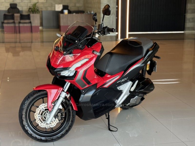 HONDA ADV 150 2023/2024 GRIFFCAR MULTIMARCAS DOIS IRMÃOS / Carros no Vale