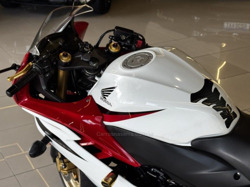 Honda Motos CBR 600F ABS 2013/2013 GRIFFCAR MULTIMARCAS DOIS IRMÃOS / Carros no Vale Honda Motos CBR 600F ABS 2013/2013 GRIFFCAR MULTIMARCAS DOIS IRMÃOS / Carros no Vale