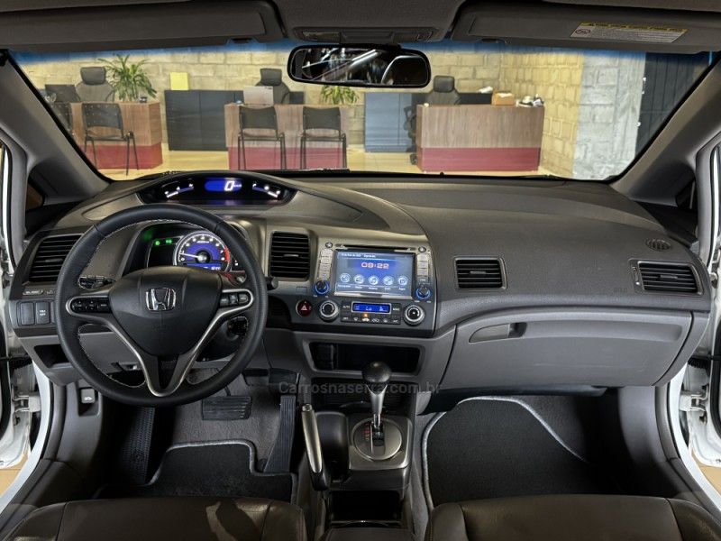 HONDA CIVIC 1.8 EXS 16V 2009/2010 GRIFFCAR MULTIMARCAS DOIS IRMÃOS / Carros no Vale