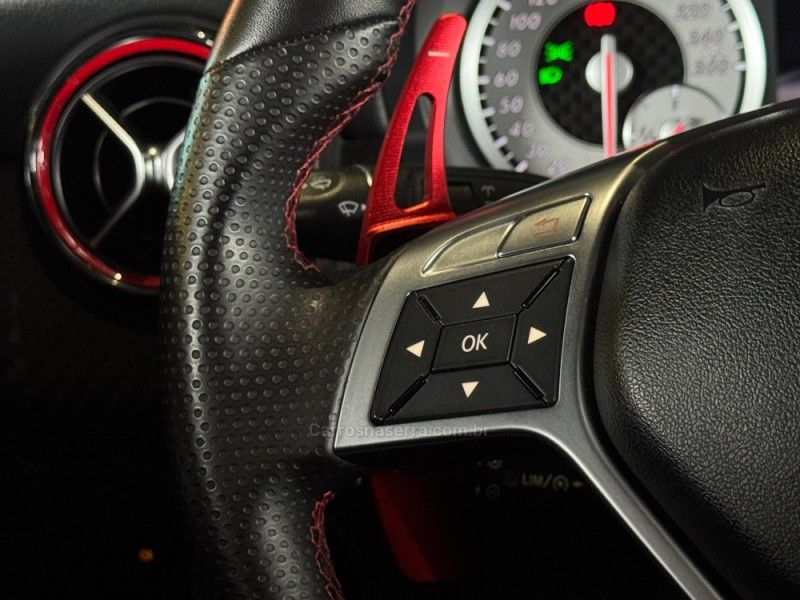 MERCEDES-BENZ A 250 2.0 SPORT TURBO AUTOMATIZADO 2014/2014 GRIFFCAR MULTIMARCAS DOIS IRMÃOS / Carros no Vale