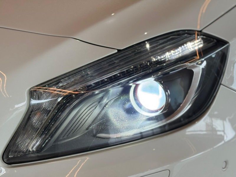 MERCEDES-BENZ A 250 2.0 SPORT TURBO AUTOMATIZADO 2014/2014 GRIFFCAR MULTIMARCAS DOIS IRMÃOS / Carros no Vale