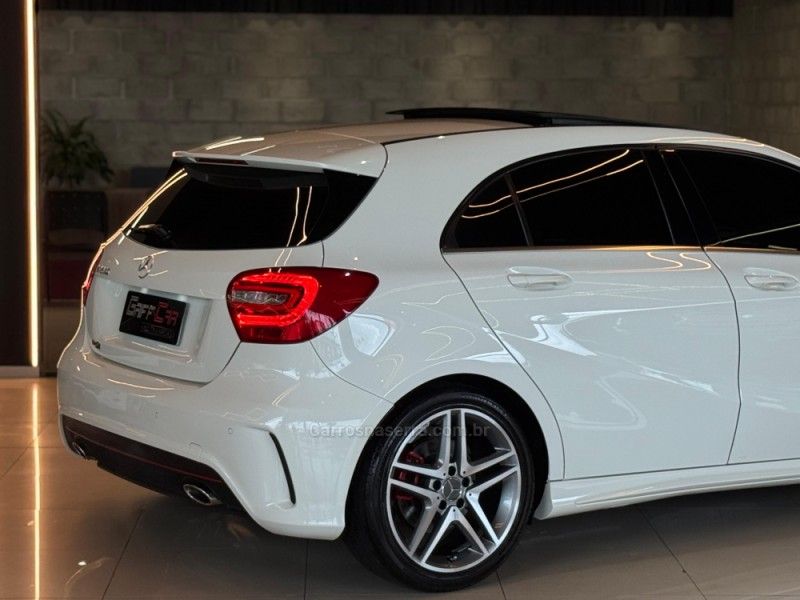 MERCEDES-BENZ A 250 2.0 SPORT TURBO AUTOMATIZADO 2014/2014 GRIFFCAR MULTIMARCAS DOIS IRMÃOS / Carros no Vale