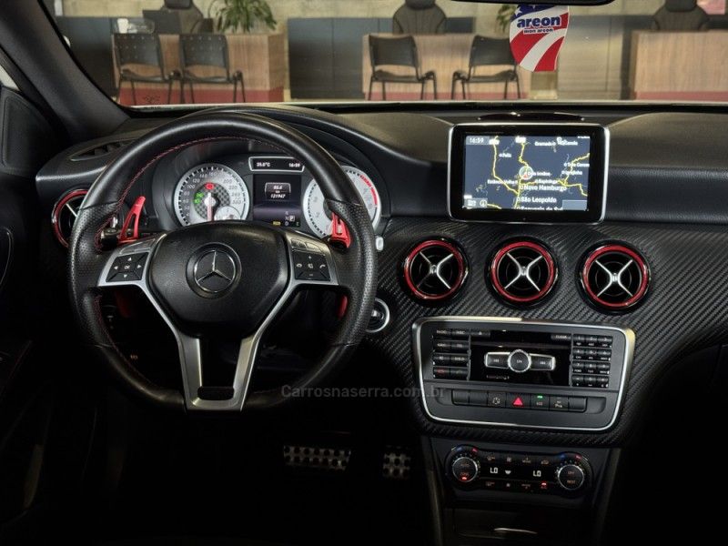 MERCEDES-BENZ A 250 2.0 SPORT TURBO AUTOMATIZADO 2014/2014 GRIFFCAR MULTIMARCAS DOIS IRMÃOS / Carros no Vale