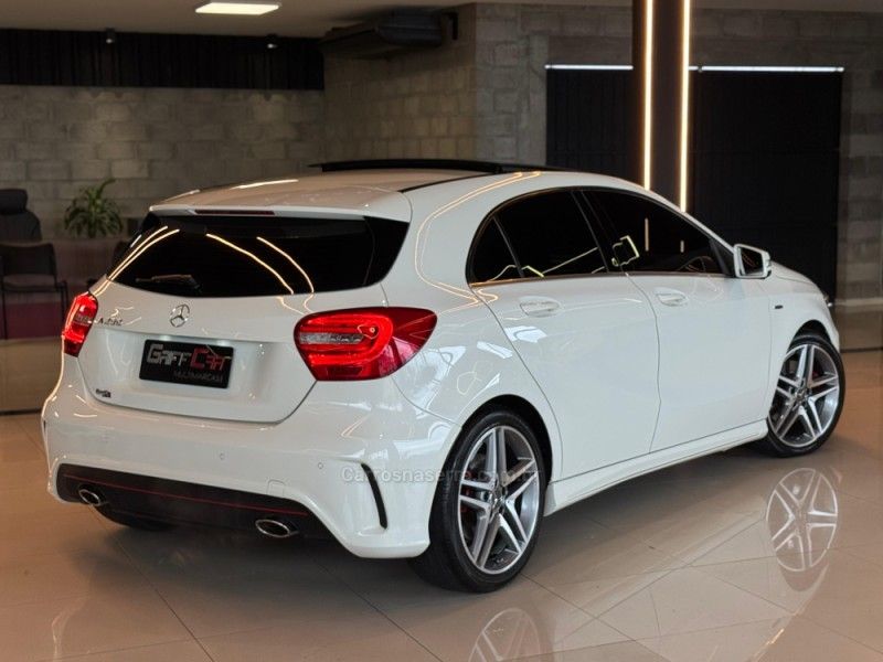 MERCEDES-BENZ A 250 2.0 SPORT TURBO AUTOMATIZADO 2014/2014 GRIFFCAR MULTIMARCAS DOIS IRMÃOS / Carros no Vale