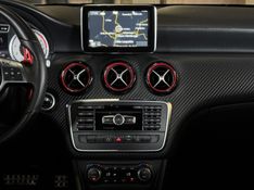 MERCEDES-BENZ A 250 2.0 SPORT TURBO AUTOMATIZADO 2014/2014 GRIFFCAR MULTIMARCAS DOIS IRMÃOS / Carros no Vale