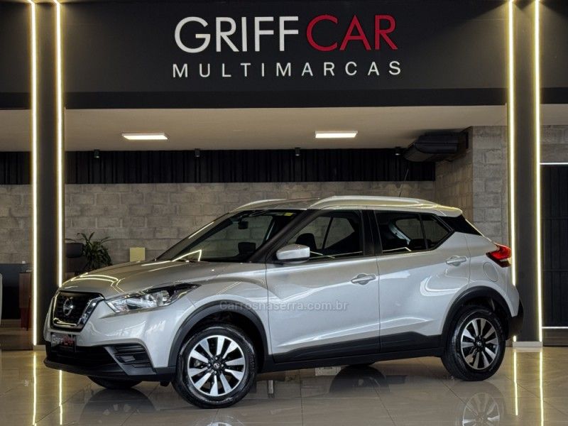NISSAN KICKS 1.6 16V S XTRONIC 2018/2018 GRIFFCAR MULTIMARCAS DOIS IRMÃOS / Carros no Vale NISSAN KICKS 1.6 16V S XTRONIC 2018/2018 GRIFFCAR MULTIMARCAS DOIS IRMÃOS / Carros no Vale